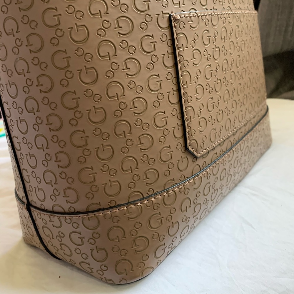 Guess - Picture 9 of 9